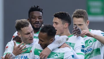Uno de los jugadores norteamericanos que militan en el Viejo Continente denunci¨® racismo por parte de los aficionados del equipo rival dentro de la Copa Alemana.