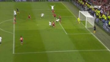 El Sevilla reclam¨® penalti sobre Bacca y el Benfica pidi¨® tres