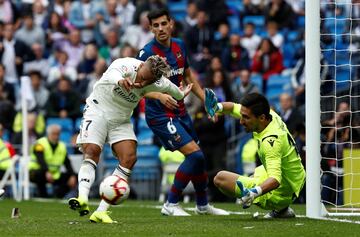 Al final del encuentro anularon un gol al delantero del Real Madrid, Mariano, por posición antireglamentaria. 