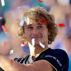 Zverev frena a Federer, que ve más lejos el número 1