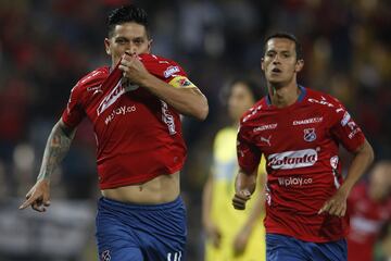 La noche en el Atanasio Girardot inició con homenaje a David González por sus 500 partidos con el Medellín, que posteriormente venció a Bucaramanga y se acerca a los ocho.