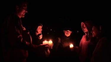 El pronóstico de un experto en supervivencia en el podcast de Jordi Wild si llega un colapso eléctrico global: “Se cae todo”