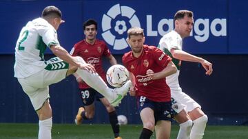 Diego Gonzalez controls the ball  during the spanish league, LaLiga, football match played between CA Osasuna v Elche CF at El Sadar Stadium on april 18, 2021 in Pamplona, Navarra, Spain.
 AFP7 
 18/04/2021 ONLY FOR USE IN SPAIN