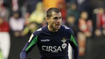 Chica y Medel empiezan a calentar el derbi sevillano