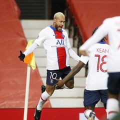 Neymar salva por los pelos al PSG
