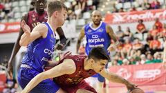 Rati Andronikashvili y Rodijs Macoha, durante el UCAM Murcia-Carplus Fuenlabrada.