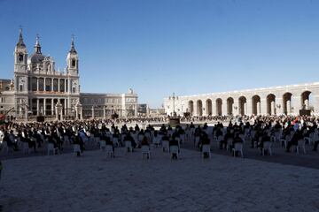 Vista general del Patio de la Armería del Palacio Real donde se celebra este jueves el homenaje de Estado a las víctimas de la pandemia de coronavirus.