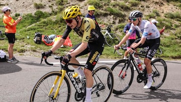 El ciclista danés del Jumbo-Visma Jonas Vingegaard y el cicista esloveno del UAE Emirates Tadej Pogacar ascienden las rampas del Col du Tourmalet durante la sexta etapa del Tour de Francia 2023.