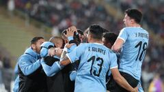 Uruguay impuso su jerarquía y superó 2-0 a Perú en su debut