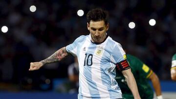 Messi scores a penalty against Bolivia 