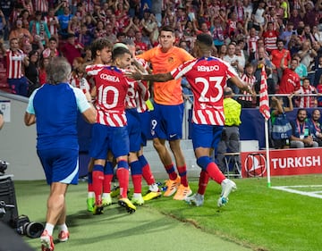 Los jugadores del Atlético de Madrid celebrando el gol de Griezmann.
