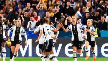 Sydney (Australia), 30/07/2023.- Alexandra Popp of Germany celebrates with teammates after scoring her team's first goal via penalty during the FIFA Women's World Cup 2023 soccer match between Germany and Colombia at Sydney Football Stadium in Sydney, Australia, 30 July 2023. (Mundial de Fútbol, Alemania) EFE/EPA/MARK EVANS EDITORIAL USE ONLY/ AUSTRALIA AND NEW ZEALAND OUT