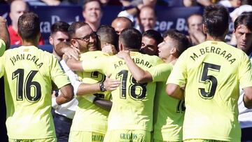Bordalás, abraza a sus jugadores.