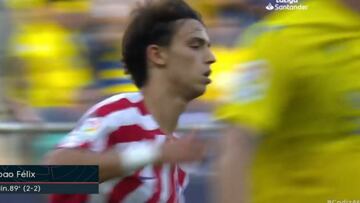 De nuevo banquillo, sale y doblete exquisito: el gesto de Joao tras el segundo gol que va a traer cola