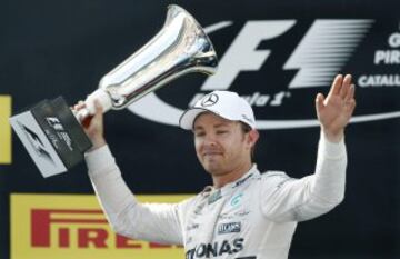 El piloto alemán Nico Rosberg, del equipo Mercedes AGM Petronas, celebra su victoria en el Gran Premio de España de Fórmula Uno 