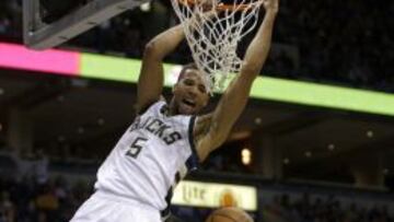 Los Bucks sortean el balón con el que ganaron a los Warriors