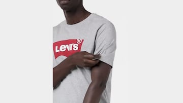 Camiseta Levi's disponible en varias tallas y colores en la plataforma de Amazon.
