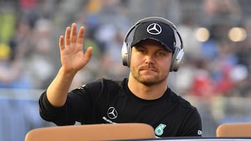 Valtteri Bottas llegando al circuito de Marian Bay del Gran Premio de Singapur.