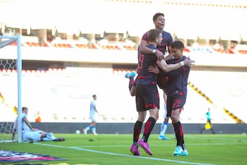 QUERETARO, MEXICO - JANUARY 22: Julio Furch of Atlas celebrates with teammates after scoring the team's first goal during the 3rd round match between Queretaro and Atlas as part of the Torneo Clausura 2023 Liga MX at La Corregidora Stadium on January 22, 2023 in Queretaro, Mexico. (Photo by Agustin Cuevas/Getty Images)