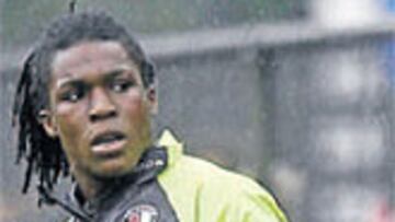 <b>LUZ VERDE. </b>Drenthe se convirtió ayer en nuevo jugador blanco.