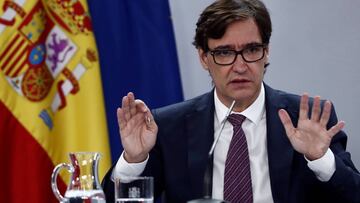 MADRID, 28/08/2020.-El Ministro de Sanidad Salvador Illa, hoy viernes, durante la rueda de prensa con la ministra de Defensa Margarita Robles, en el palacio de La Moncloa. La titular de Defensa expondrá la situación relacionada con los rastreadores puestos a disposición de las Comunidades Autónomas por su departamento, y el ministro de Sanidad aportará importantes novedades en relación con ensayos clínicos de la vacuna del COVID.-EFE/Mariscal