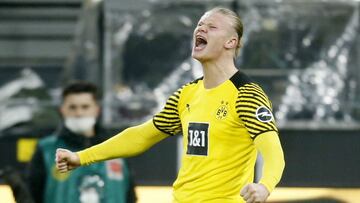 Soccer Football - Bundesliga -Borussia Dortmund v SC Freiburg - Signal Iduna Park, Dortmund, Germany - January 14, 2022 Borussia Dortmund&#039;s Erling Braut Haaland celebrates scoring their fourth goal REUTERS/Leon Kuegeler DFL REGULATIONS PROHIBIT ANY U