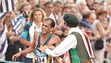 <b>EL ATAQUE DE UN CURA BORRACHO</b> Faltaban seis kilómetros para la meta y Vanderlei da Lima llevaba 25 segundos de ventaja sobre sus perseguidores cuando fue empujado por el loco Neil Horan, que le arrastró hacia la acera. Los espectadores y la Policía redujeron al estrafalario agresor.