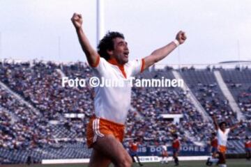 Washington Olivera | Jugó entre 1981 y 1984 en Cobreloa. Delantero goleador. Dos veces máximo anotador del torneo chileno (1981 y 1983). El uruguay además ganó el torneo nacional de 1982.