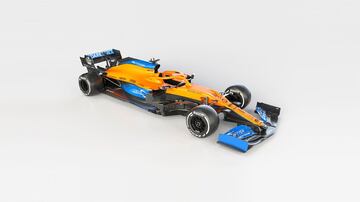 La escuder¨ªa present¨® en Inglaterra c¨®mo ser¨¢ el monoplaza de McLaren. El nuevo veh¨ªculo de Carlos Sainz y Lando Norris luce espectacular con un naranja mate combinado con l¨ªneas negras y azules.
