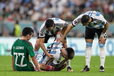 Los jugadores argentinos se preocupan por su compañero Lisandro Martínez tras la falta del mexicano Hirving Lozano. 
 