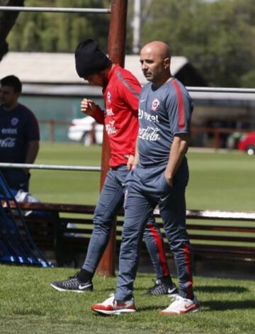 La Roja recibió la visita de los niños de la Teletón