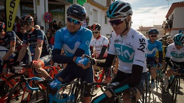 Mikel Landa y Christopher Froome posan en la salida de la primera etapa de la Vuelta a Andalucía.