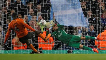 Arquero del City se luce con los consejos de Bravo para los penales