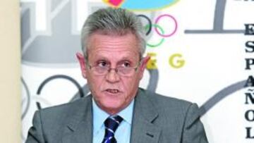 El presidente de Gimnasia pagó en locales de alterne con la Visa de la Federación