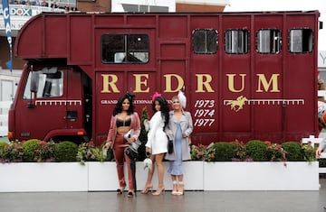 Glamour, fiesta y alcohol en el Grand National