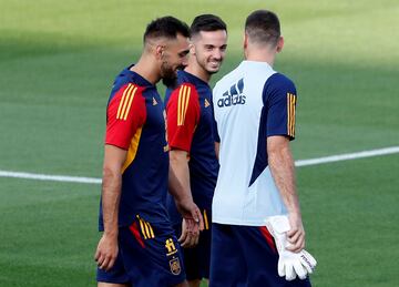 Borja Iglesias, Pablo Sarabia y Unai Simón.