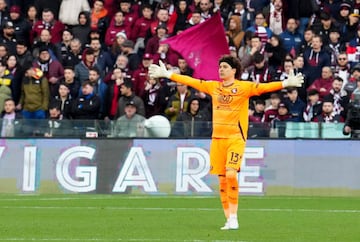 SALERNO, ITALY - FEBRUARY 26: Guillermo Ochoa of Salernitana in action during the Serie A match between Salernitana and AC Monza at Stadio Arechi on February 26, 2023 in Salerno, Italy. (Photo by MB Media/Getty Images)