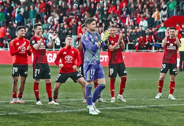 Salvador Ra迆l Fern芍ndez. El meta del Mirand谷s par車 un penalti a Curro en el derbi ante el Burgos. Su intervenci車n lleg車 con 0-0 en el marcador y tras esta, su equipo termin車 ganando el encuentro para seguir con opciones de ascenso.