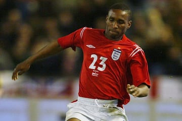 Defoe ha jugado en Tottenham, Toronto, Sunderland, Portsmouth y West Ham, en donde logró encontrarse al costarricense. 