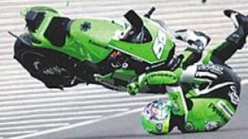 <b>ESPELUZNATE. </b>Las imágenes del accidente de Nakano son realmente impresionantes y reflejan la brutalidad de su caída. Pudo tener consecuencias terribles para el nipón.