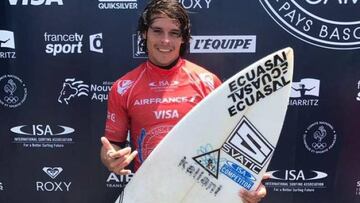 Muere el surfista Israel Barona