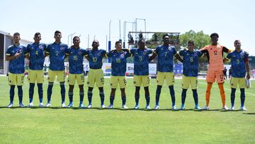 Jugadores de la Selección Colombia Sub 20 antes de un partido en el Torneo Maurice Revello.