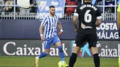 Peybernes, uno de los se&ntilde;alados del domingo, ante Iker Bilbao.