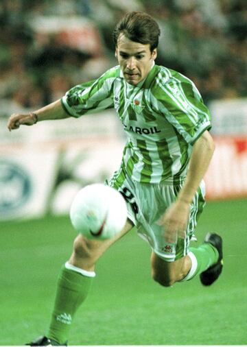 Con el Betis jug車 dos temporadas 97/98 y 98/99.