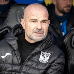 Paco López: “Los árbitros no son capaces de analizar el juego, la roja a Marvel nunca es agresión”