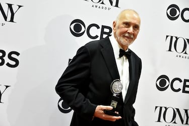 El presidente Nixon concedió una entrevista a Frost, dividida en cuatro partes, meses después de su dimisión como presidente de Estados Unidos por el caso Watergate. 