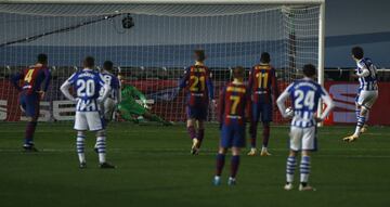 1-1. Mikel Oyarzabal marc¨® de penalti el primer gol.