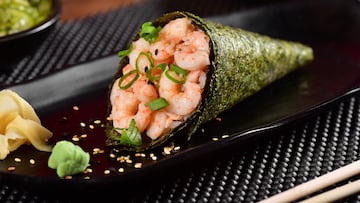 Shrimp temaki on black dishes in a restaurant table