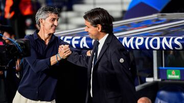 Real Sociedad's Spanish coach Imanol Alguacil (L) greets Inter Milan's Italian coach Simone Inzaghi before the start of the UEFA Champions League 1st round day 1 group D football match between Real Sociedad and Inter Milan at the Reale Arena stadium in San Sebastian on September 20, 2023. (Photo by ANDER GILLENEA / AFP)