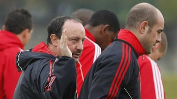 Pepe Reina y Rafa Benítez, durante su etapa en el Liverpool.